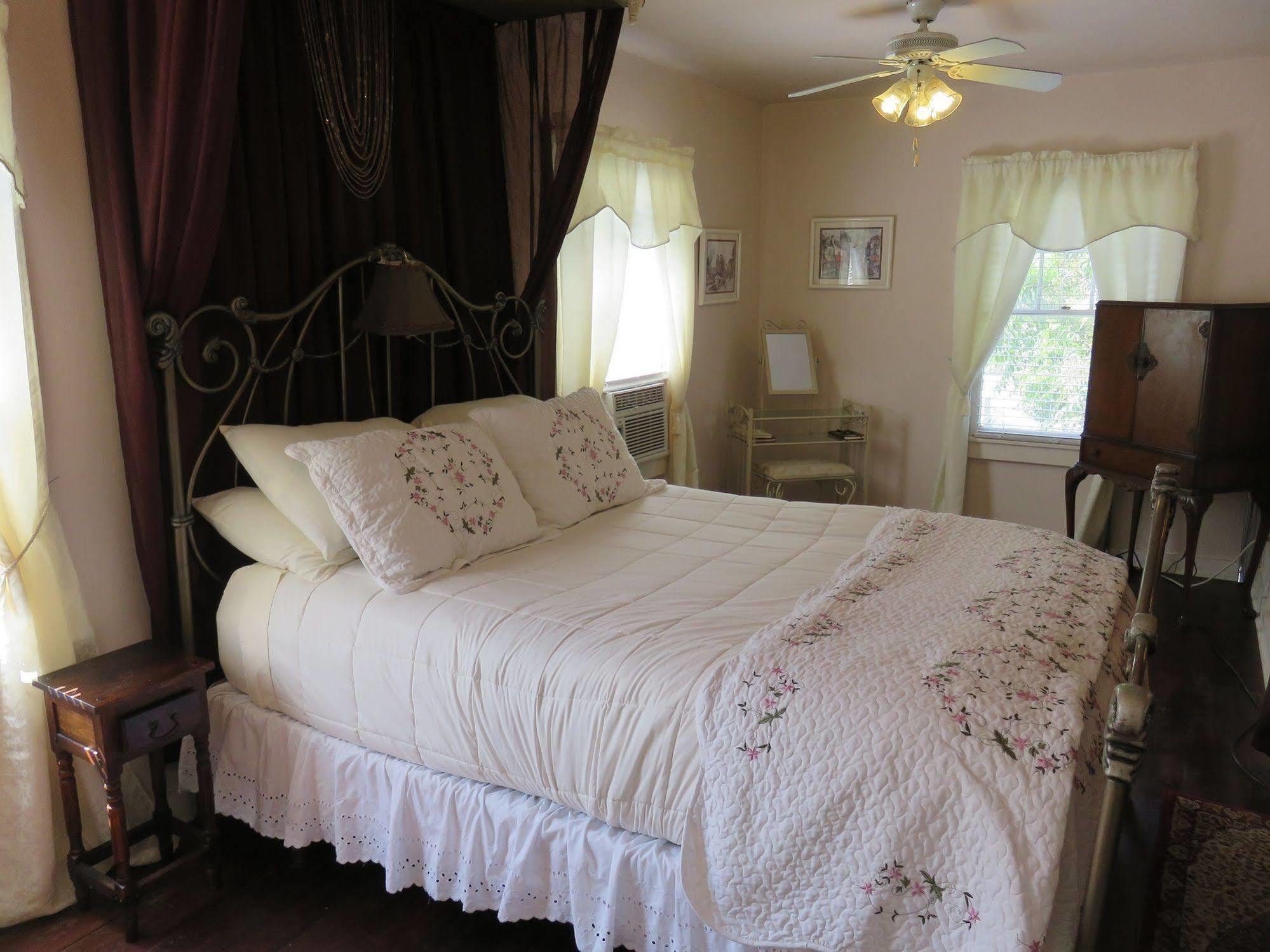 Avenue O Bed And Breakfast กาลเวสตัน ภายนอก รูปภาพ
